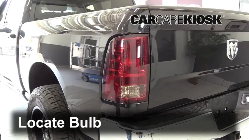 2019 Ram 1500 Classic Tradesman 5.7L V8 Crew Cab Pickup Éclairage Feux de marche arrière (remplacer une ampoule)